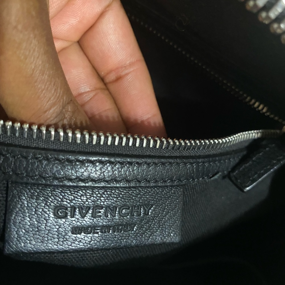 Excellent Condition/Barely Worn “Givenchy” Antigo… - image 3